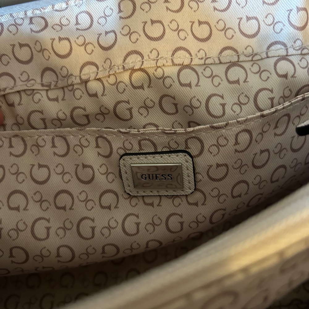 Guess‎ Cream Purse Shoulder strap and Hand Bag Silver Detail - Picture 6 of 11